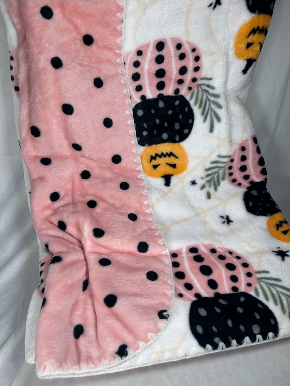 NWT Rachel Roy Halloween Pumpkin Reversible Plush Throw Blanket 60x70 Pink - Picture 8 of 12